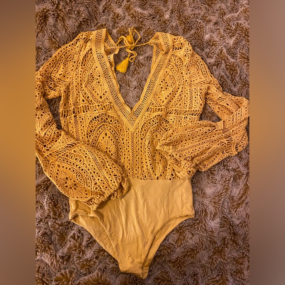Like new Free People Jens Pirate Booty long sleeve bell sleeve yellow bodysuit - Picture 5 of 7